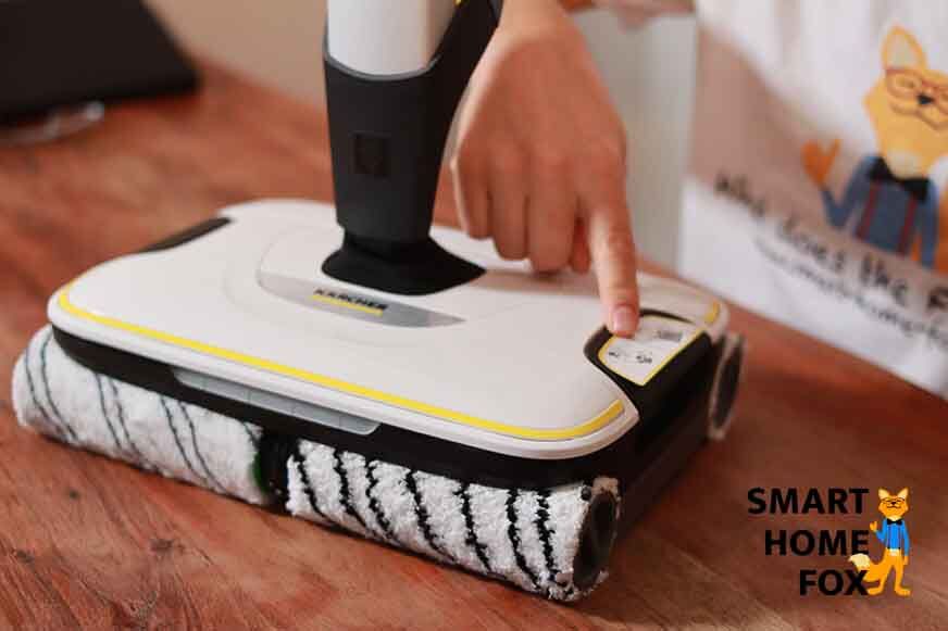 Кнопки для отсоединения резервуара для грязной воды. 